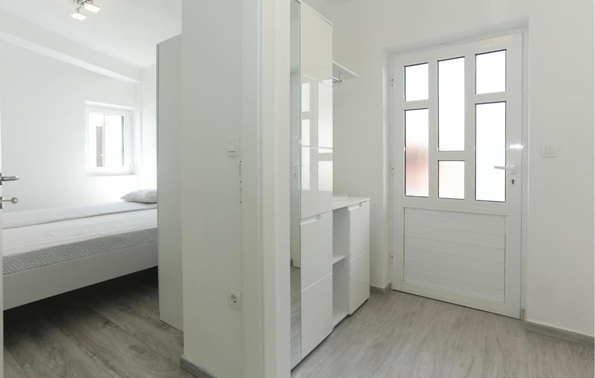 Cozy Apartment In Solin With Kitchen Exterior foto